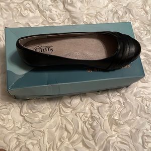 Cliffs black shoes